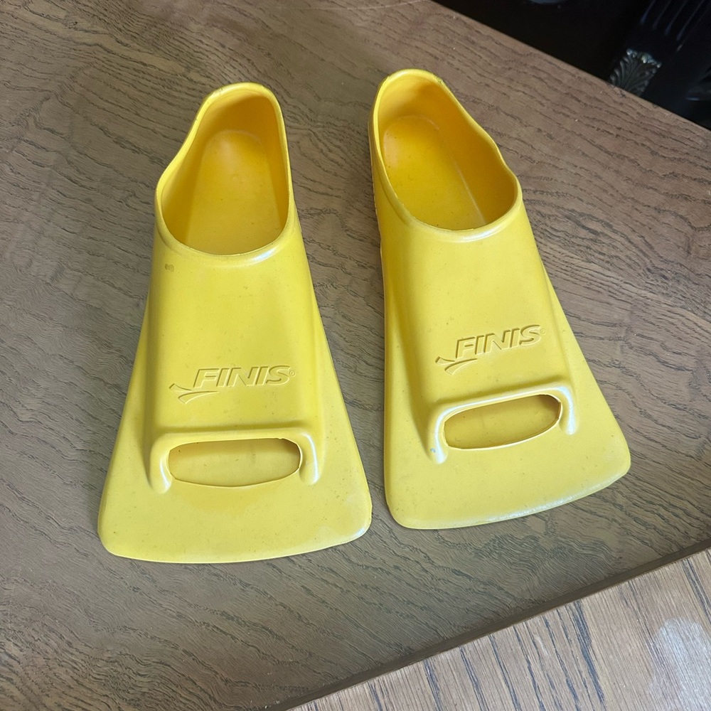 Yellow training swim fins